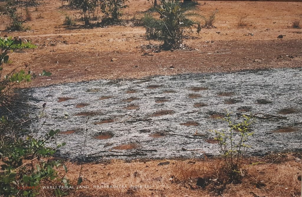 Richard Long, Leopard Warli Tribal Land Maharashtra, India (2003) De Pont 2019