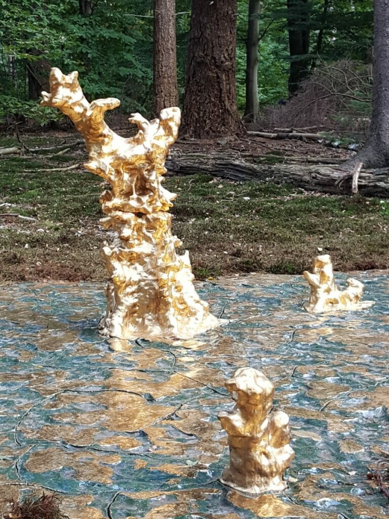 Markus Karstieß, Der Goldtümpel / The Golden Pool (2016) Lustwarande Luster, Clay in Sculpture Today