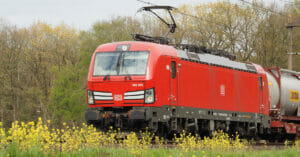 Goederentrein, loc DB-193-325, ketelwagens, Zwartvenseweg,Tilburg, 2021-05-08