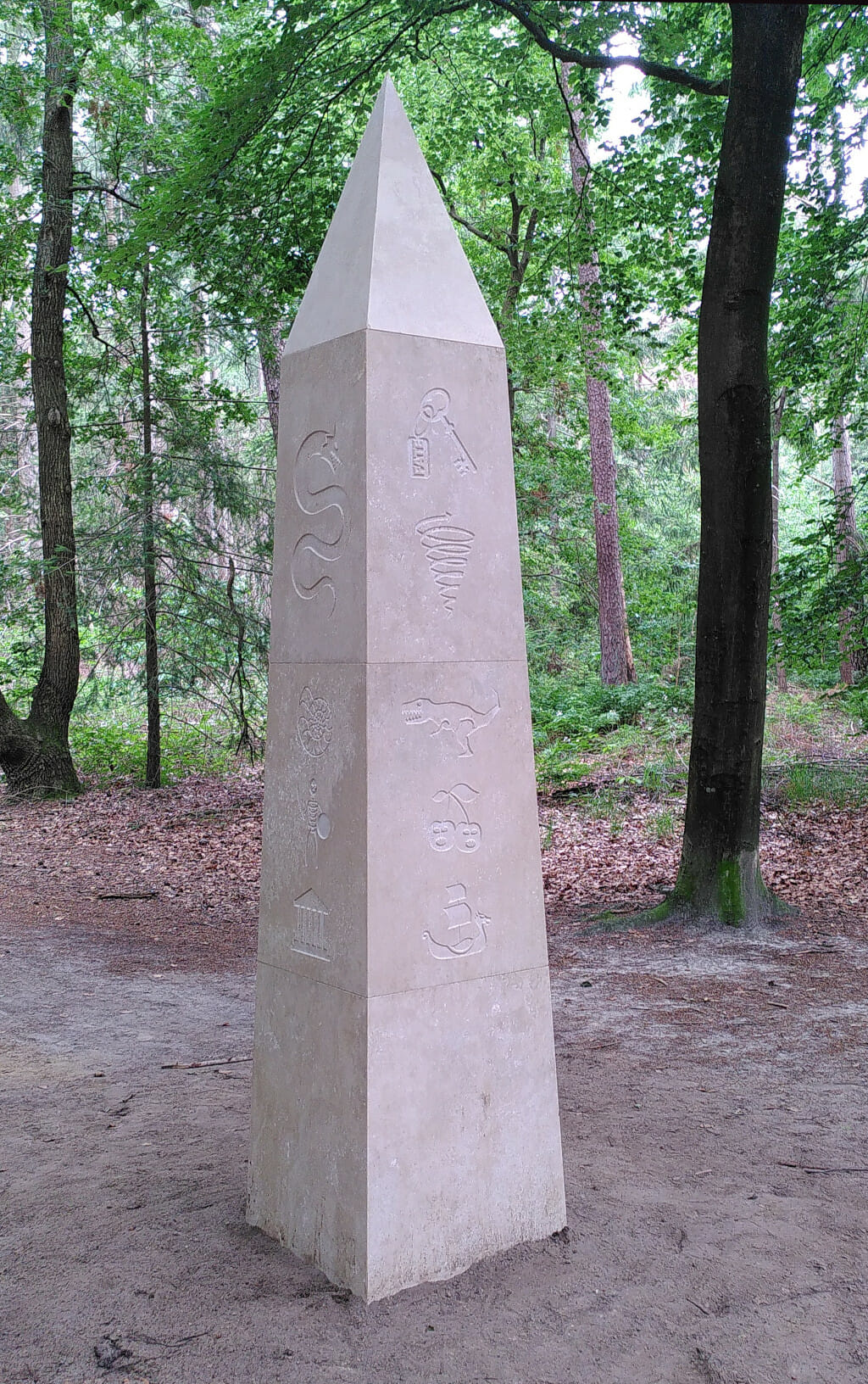 Evgeny Antufiev, Obelisk (2020) Lustwarande 2022, GODHEAD, Tilburg (HB)